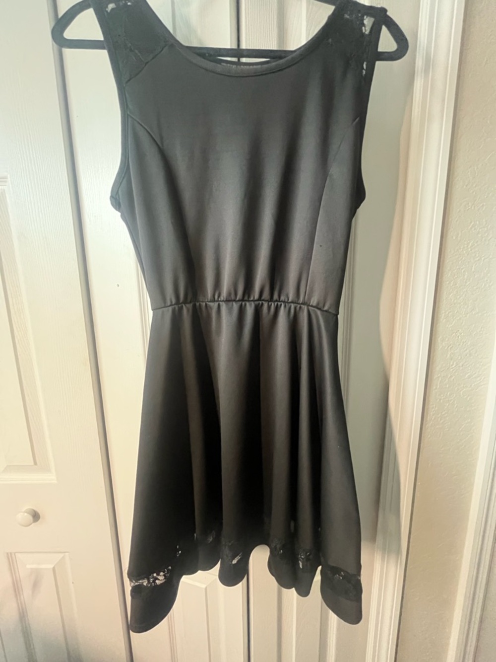 PINC women’s black stretchy tank dress with lace detail size Large